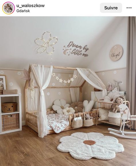 Monisorri Baby Rooms, Small Room Toddler Girl, Girls Montessori Bedroom, Baby Girl Toddler Room, Toddler Girl Montessori Bedroom, One Year Old Room Ideas Girl, Montesorri Bedroom Toddler, Toddler Girl Bedroom Ideas Small, Cozy Toddler Bedroom