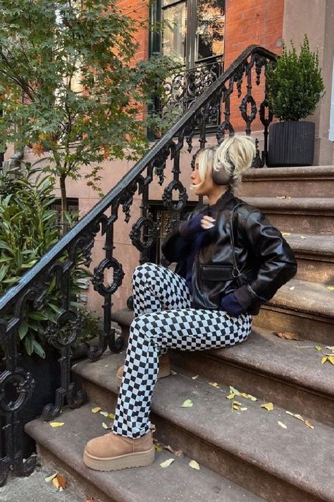 Checkered Pants Outfit, Delaney Childs, Checkered Outfit, Boohoo Outfits, Cool Girl Aesthetic, Trendy Outfits Inspiration, Checker Pants, Pants Outfit Fall, Winter Pants Outfit