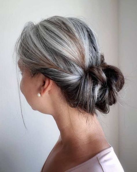 Transition to Natural Gray Hair Transitioning To Gray Hair, Natural White Hair, Grey Hair Color Silver, Sandy Blonde Hair, Dark Grey Hair, Grey Hair Care, Soft Gradient, Grey Hair Dye, Grey Hair Transformation