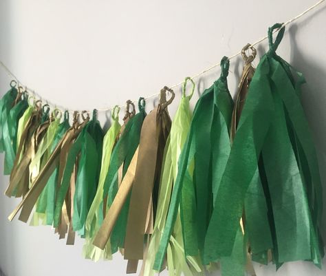 Spring Garland Ideas, Treasured Vbs, Tissue Paper Garland, St Patricks Decorations, Tissue Paper Garlands, Garland Tutorial, Fete Saint Patrick, Rainbow Wreath, Do Something Different