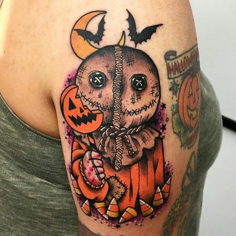 Trick R treat tattoo🎃🖤 Halloween Sleeve, Halloween Tattoos Sleeve, Horror Movie Tattoos, Ink Link, Pumpkin Tattoo, Autumn Tattoo, Movie Tattoo, Movie Tattoos, Scary Tattoos