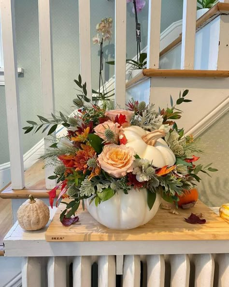 Wreath Arrangements, Fall Living Room Ideas, Thanksgiving Floral Arrangements, Cozy Fall Living Room, Pumpkin Floral Arrangements, Thanksgiving Floral, Pumpkin Arrangements, Fall Flower Arrangements, Fall Living Room