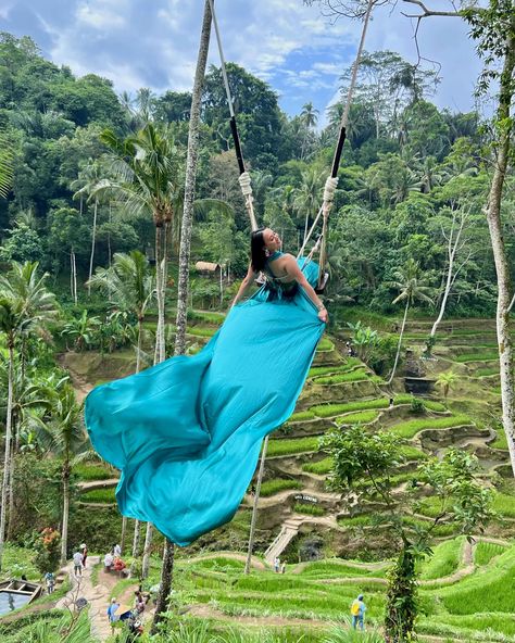 no mood swings in Bali 🛖🥥🌴 Things to know about Bali Swings: •📍Tegallalang Rice Terrace •Type of swings available: single, tandem & nest •Entrance fee ($4usd) & rental of dress ($15), photo packages available •Safety: Harness & safety gear is provided to ensure a secure experience #baliswing #ubud #bali #indonesia🇮🇩 Bali Swings, Bali Poses, Bali Swing, Cool Swings, Dress 15, Safety Harness, Rice Terraces, Safety Gear, Ubud Bali