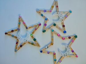 Eid Star made from popsicle sticks, great craft for the little ones to make. Eid Activities, Decoraciones Ramadan, Ramadan Kids, Eid Crafts, Ramadan Activities, Mubarak Ramadan, Eid Party, Ramadan Crafts, Eid Decoration