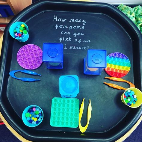 Miss A on Instagram: “Simple fine motor activity ✨The children loved this tuff tray and it also helped with number formation too! #tufftrayideas #tufftray…” Counting Tuff Tray Ideas, Enhanced Provision Ks1, Apple Tuff Tray Ideas, Fine Motor Stations, Tuff Tray Kindergarten, Kindergarten Number Activities, Fine Motor Tuff Tray Ideas, Number Activities Eyfs, Numeracy Activities Preschool