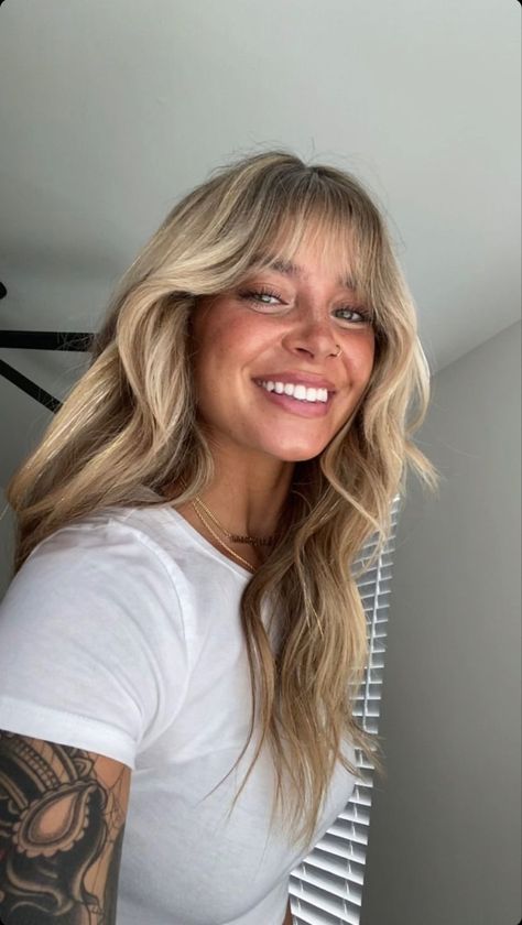 Brown Blonde Hair With Bangs, Ethereal Hair Aesthetic, Blonde Forehead Bangs, Blonde Balayage Bangs Fringes, Blonde Layers And Bangs, Dark Blonde Balayage With Bangs, Blonde Full Fringe, Dark Blonde Hair With Fringe, Dirty Blonde Hair Bangs