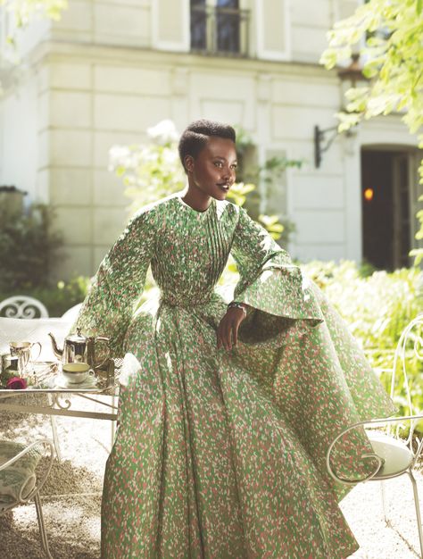 'Café Society.' Lupita Nyong'o in Dior Couture photographed by Mert Alas and Marcus Piggott for Vogue US, October 2015. The Blacker The Berry, Mert And Marcus, Lupita Nyong, Lupita Nyongo, Lupita Nyong'o, Fall Mood, Zara Outfit, Vogue Us, Dior Haute Couture