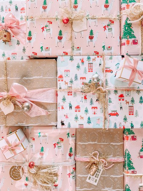 Boho Christmas Gift Wrapping, Christmas Wrapping Aesthetic Pink, Boho Christmas Present Wrapping, Pastel Christmas Wrapping, Girly Christmas Wrapping Paper, Boho Christmas Wrapping Paper, Pink Christmas Gift Wrapping, Pink And Red Christmas Wrapping, Pink Christmas Fashion