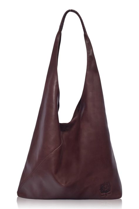 This bag is made to order from high quality leather. Our timeless handmade wear-everywhere slouchy leather shoulder bag will bring a luxe touch to any ensemble. Featuring unstructured silhouette, leather wrapped shoulder strap and embossed logo on the front Sueno shoulder bag will carry all of your essentials with stylish ease.  Style this tote with your favorite pair of denims for the weekend away or pair it with your office attire for a busy week day. -100% genuine leather -Measurements: lengt Sacs Tote Bags, Soft Leather Tote, Slouchy Tote, Slouchy Bag, Slouch Bags, Leather Weekender Bag, Leather Weekender, Office Attire, Suede Fabric