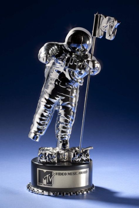 MTV Video Music Award Grammy Awards Trophy, Music Trophies, Mtv Music Awards, Award Display, Mtv Awards, Awards Party, Barclays Center, Trophy Design, Dream Music