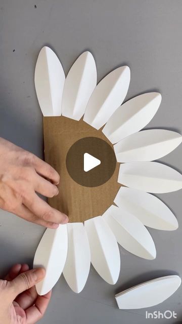 Paper Flower Wall Hanging Ideas, September Diy Crafts, Wall Hanging Diy Paper Flower, Paper Sunflower Craft, Wall Hanging Diy Paper For School, Diy Crafts For Home Decor Creative, Wall Hanging Craft Ideas With Paper, Paper Daisy Flowers Diy, Backdrop With Paper Flowers