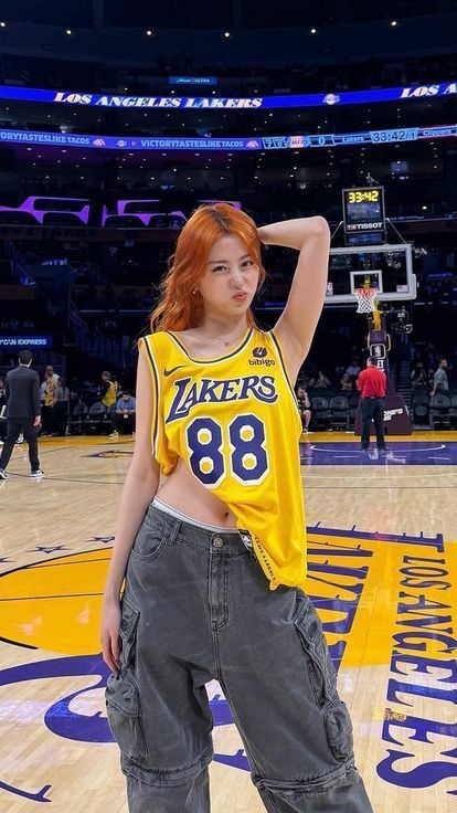 Yunjin Kim, Lakers Jersey, Look At The Stars, Funky Fashion, Korean Actresses, Really Cute Outfits, Blackpink Fashion, Los Angeles Lakers, Korean Beauty