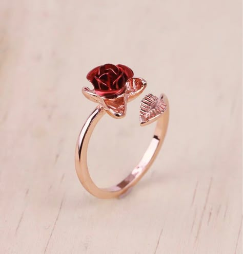 Cute Promise Rings, Hand Jewelry Rings, Gold Rings Fashion, Bangles Jewelry Designs, Jewelry Accessories Ideas, Classy Jewelry, Fancy Jewellery, Fancy Jewelry, Cute Rings