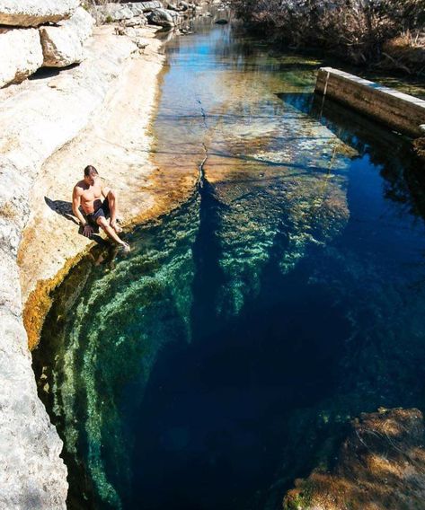 Jumping into Jacob's Well 💦 Austin, Texas Blue Hole Texas, Mind Blowing Pictures, Jacobs Well, Types Of Sharks, Luxury Boat, Shark Swimming, Blue Hole, Nature Architecture, Porto Rico