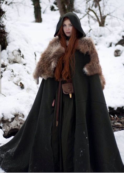 Dramatic fur cape Medival Outfits Women Winter, Nordic Princess Aesthetic, Midevil Winter Dress, Winter Fantasy Aesthetic Outfit, Fur Cloak Aesthetic, Russian Princess Dress, Fantasy Cold Weather Clothes, Cold Weather Fantasy Outfits, Winter Cloak Medieval