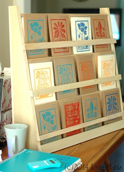 Card Racks Display Ideas, Greetings Card Display, Card Booth Display Ideas, Greeting Card Display Ideas Diy, Cards Display Ideas, Diy Card Display, Diy Book Display, Card Collection Display, Art Booth Display