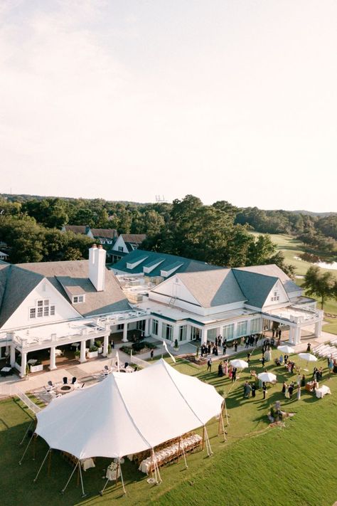 This venue, the Daniel Island Club, featured a beautiful ceremony space and plenty of lawn space for a tented wedding reception. | Photography: Abby Jiu Photography | Planning & Design: Ooh Events | Venue + Catering: The Daniel Island Club | Florist: Out Of The Garden | wedding venue ideas, Lowcountry wedding, Southern wedding venue, wedding aerial photography, venue photography, tented wedding #weddingphotography Coastal Elegant Wedding, Decoration Ideas Wedding, Southern Wedding Venues, Hamptons Wedding, Preppy Wedding, Nantucket Wedding, Daniel Island, Lowcountry Wedding, Golf Course Wedding