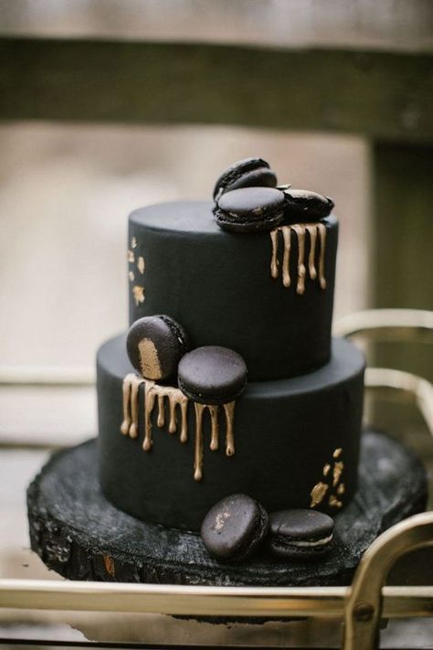 Black Wedding Cake, Black And Gold Cake, Halloween Wedding Cakes, Wedding Cake Trends, Black Cake, Small Wedding Cakes, Black Wedding Cakes, Cake Trends, Gold Wedding Cake