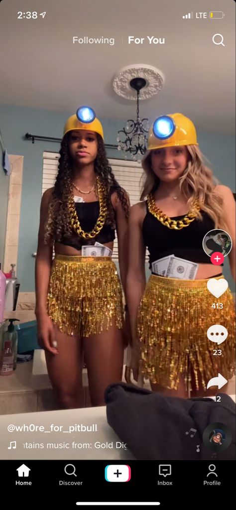 Digger Halloween Costume, Two Person Halloween Costumes, Fun Halloween Outfits, Girl Group Halloween Costumes, Kostuum Halloween, Cute Group Halloween Costumes, Halloween Costumes For Teens Girls, Matching Halloween Costumes