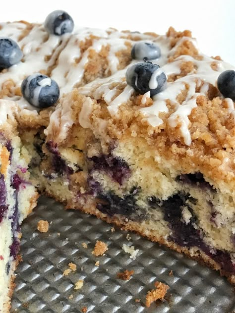 Blueberry streusel coffee is so fluffy, moist, buttery, and bursting with fresh berries and sweet streusel topping. Coffee Cake Streusel, Blueberry Streusel Coffee Cake, Fresh Blueberry Recipes, Blueberry Streusel, Blueberry Desserts Recipes, Blueberry Bundt Cake, Breakfast Coffee Cake, Blueberry Breakfast Cake, Streusel Coffee Cake