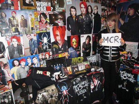 Scene Room Emo, Emo Room Ideas, Emo Room, Alternative Subcultures, Scene Room, Mcr Memes, Fast Fashion Brands, Amazingphil, Emo Outfits