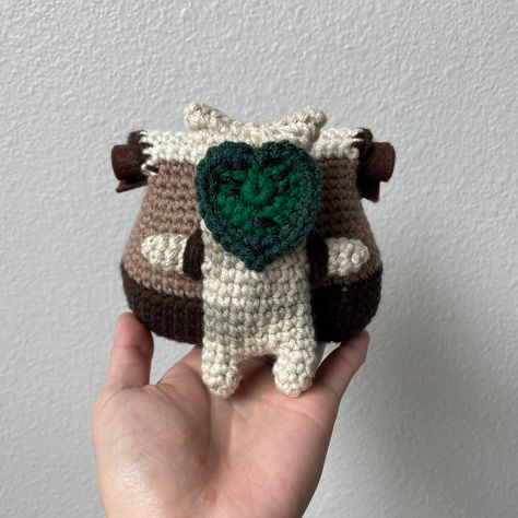 If you’ve been playing Legend of Zelda Tears of the Kingdom, then you’ve probably encountered some of these backpack Koroks. These little Koroks carry backpacks that are much bigger than their bodies and as a result, they’re slowed down by the weight and get separated from their travel companion, and it’s Link’s job to Link Crochet Pattern Zelda, Crochet Zelda Characters, Zelda Totk Crochet, Free Zelda Crochet Pattern, Legend Of Zelda Crochet Pattern Free, Crochet Zelda Pattern, Legend Of Zelda Crochet Patterns, Lotr Crochet Patterns Free, Zelda Crochet Patterns Free