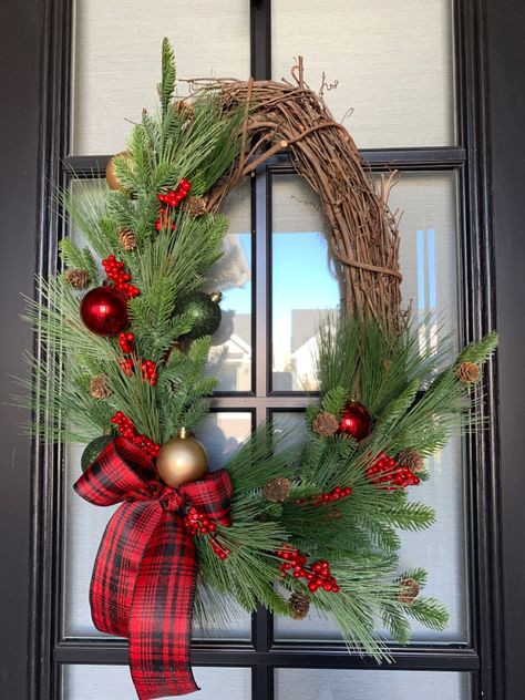 Oval Christmas Wreaths For Front Door, Oval Wreath Ideas, Oval Christmas Wreath, Oval Wreaths, Oval Wreath, Wood Carrier, Bird Wreath, Artificial Christmas Wreaths, Winter Wreaths