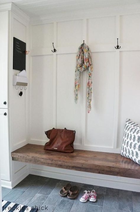 Love the floating bench with board and batten Rustic Farmhouse Entryway, Farmhouse Mudroom, Mud Room Entry, Mudroom Organization, Mudroom Entryway, Mudroom Decor, Rustic Entryway, Farmhouse Entryway, Mud Room Storage