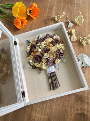 Bridal Bouquet Shadow Box Diy, Roses Keepsake Dried Flowers, Wedding Bouquet Box Frame Ideas, Keepsake Flower Ideas, Shadow Box Bridal Bouquet, Wedding Bouquet Shadow Box Ideas, Display Dried Wedding Bouquet, Preserved Flower Shadow Box Ideas, Flower Dried Ideas