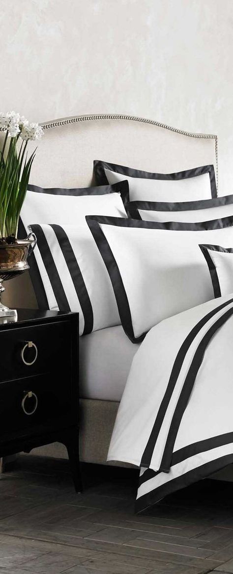 Black And White Bedding, Modern Luxury Bed, Beautiful Bed Designs, Luxury Bedspreads, Black Bed Linen, Bed Linen Design, Bedroom Black, Luxury Bedding Sets, Trendy Bedroom