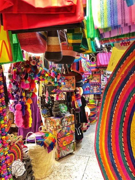 Mercado de Coyoacán, CDMX. Mexican Mercado, Mexico Market, Mexico City Travel Guide, Mexican Market, Mexico City Travel, Mexican Decor, Mexican American, Nature View, Vintage Graphic Design