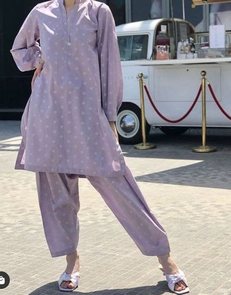 Simple Kurtas Woman, Summer Eastern Outfits, Casual Shalwar Kameez Designs For Women, Pakistani Casual Wear Simple Salwar Kameez, China Collar Kurti, Simple Kameez Shalwar, Casual Pakistani Suits, Pakistani Daily Wear Suits, Casual Desi Outfits