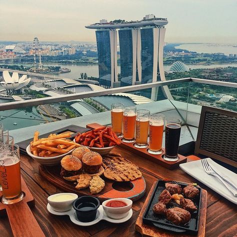 10 Restaurants With Unblocked Views Of Singapore To Impress Your Date Singapore Luxury Restaurant, Best Restaurants In Singapore, Singapore Nightlife, Singapore Cafe, Food In Singapore, Food Singapore, Singapore Restaurants, Singapore Style, Dinner Date