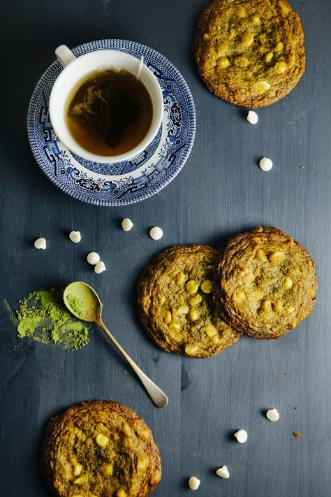 matcha, white chocolate, and macadamia cookies Matcha Dessert Recipes, Green Tea Dessert, Matcha White Chocolate, American Cookies, Macadamia Cookies, Texas Chili, Matcha Dessert, Matcha Tea Powder, White Chocolate Macadamia