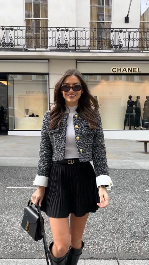 25 Fashion Woman, Europe Women Fashion, Fancy Work Dinner Outfit, Work Outfits Business, Spring Outfit Skirt, Styling Tweed Jacket, How To Style A Tweed Jacket, Tweed Shorts Outfit Winter, Formal Cute Outfits