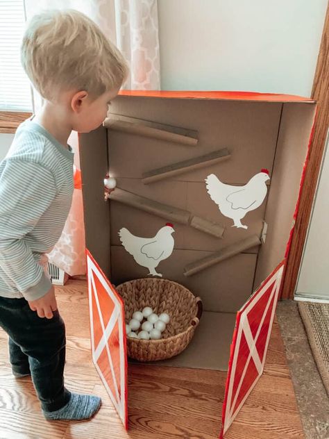 Cardboard Chicken Coop, Cardboard Chicken, Repurposed Cardboard, Farm Activities Preschool, Farm Theme Preschool, Maluchy Montessori, Farm Preschool, Play Pretend, Farm Activities