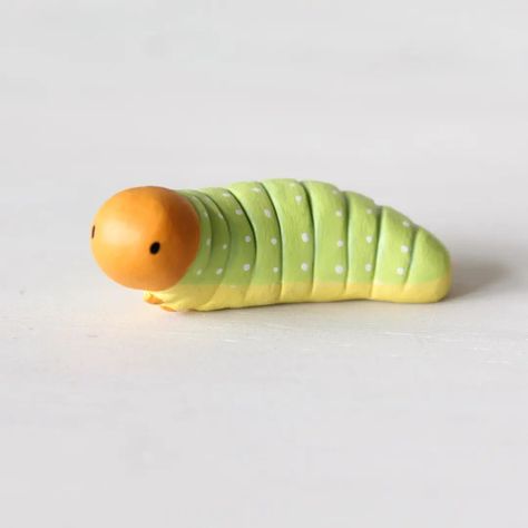 Diy Clay Figures, Caterpillar Sculpture, Ceramic Caterpillar, Clay Caterpillar, Air Dry Clay Animals, Clay Insects, Clay Seal, My Cabbages, Clay Trinkets