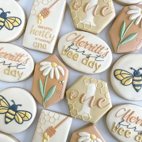 Madison Hunt on Instagram: "Merritt’s first BEE day!🐝 “Our honey is turning one” cookie inspired by @theflourshoppecookieco #lubbockcookies #lubbockcustomcookies #decoratedcookies #decoratedsugarcookies #sweettoothlbk #firstbirthday #firstbirthdaycookies #beecookies #birthdaygirl" First Bee Day Cookies Decorated, Our Honey Is One Birthday, Happy Bee Day Cookies Decorated, My 1st Bee Day, 1st Bee Day Cookies, Happy Bee Day Cookies, Bee Birthday Cookies, Queen Bee First Birthday Party, Honey First Birthday Party