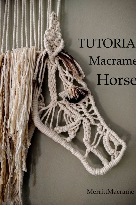 https://www.etsy.com/shop/merrittmacrame/ Macrame Horse, Macrame Owls, Macrame Animals, Art Macramé, Macrame Wall Hanging Tutorial, Macrame Colar, Macrame Knots Tutorial, Hanging Diy, Macrame Owl