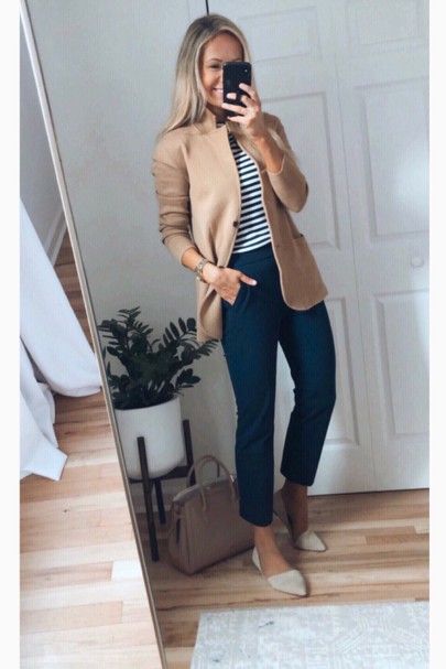 J.Crew sweater blazer outfit for work business casual outfit preppy style #LTKunder100 #LTKsalealert #LTKworkwear J Crew Sweater Blazer Outfit, Blazer Outfit For Work, Sweater Blazer Outfit, J Crew Sweater Blazer, Work Attire Women, Elegantes Outfit Damen, Outfit Preppy, Outfit For Work, Business Casual Outfit