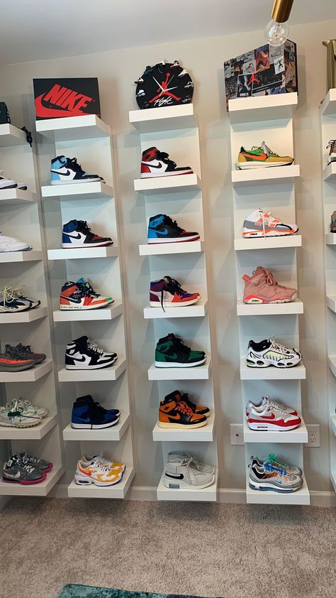 Unique Shoe Rack, Sneakerhead Bedroom, Shoes Racks, Ikea Shelving, Sneaker Wall, Sneaker Room, Buty Jordan, Shoes Display, Sneakerhead Room