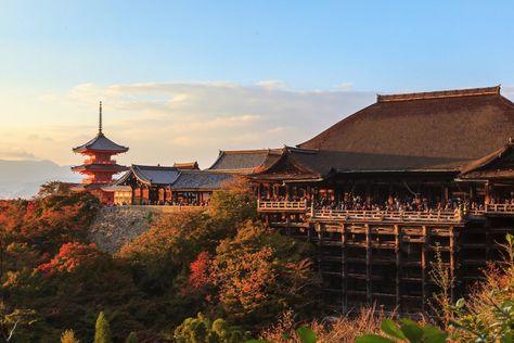 Kiyomizu-dera Temple - Kyoto Attractions - Japan Travel Kiyomizu Temple, Water Temple, Japan Holidays, Gyeongju, Inn Hotel, Kiyomizu Dera, Japanese Temple, Cheap Hotel, Takayama