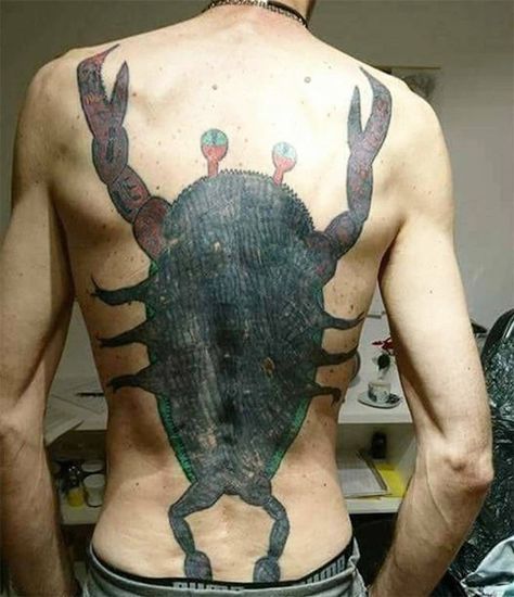 27 of the Worst Tattoos You'll See Today - Funny Gallery Idiotic Tattoos, Collage Tattoo, Glow Tattoo, Safe Tattoo, Terrible Tattoos, Crab Tattoo, Tattoo People, Crab Decor, Tattoo Fails