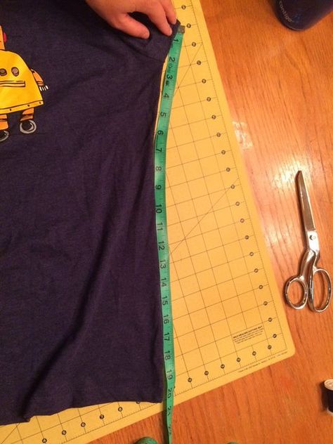 How to Make a Shirt Bigger by Adding Side Panels : 4 Steps (with Pictures) How To Size Down A Shirt, How To Make A Blouse Bigger, Make A Shirt Bigger, Altering Clothes Bigger, Denim Alterations, Alter Clothing, Free Halloween Crochet, Witch Amigurumi, Sew Shirt