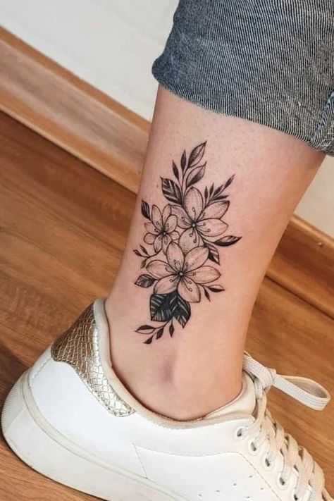 Black And White Flower Tattoo Forearm, Ankle Tattoo Cover Up, Cover Up Tattoos For Women, Tato Paha, Ankle Tattoos For Women, Anklet Tattoos, Floral Tattoos, Foot Tattoos For Women, Leg Tattoos Women