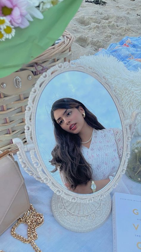 Pretty mirror pic summer aesthetic outfit Girly Picnic Outfits, Beach Picnic Outfit, Aesthetic Beach Picnic, Summer Aesthetic Outfit, April Baby, Pretty Mirror, Picnic Photo Shoot, Picnic Inspo, Summer Aesthetic Beach