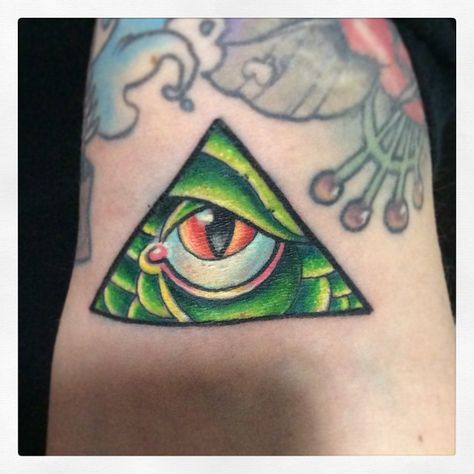 Reptilian Tattoo, Blue Jay Tattoo, Jay Tattoo, Eye Tattoo, Blue Jay, Deathly Hallows Tattoo, Triangle Tattoo, Tatting, Jay