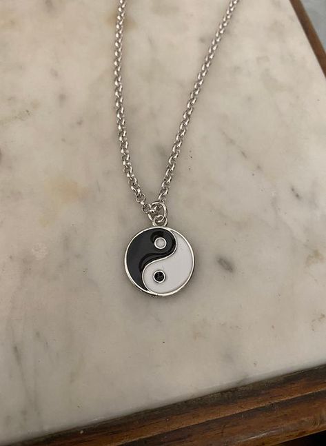 Lucas Urkijo, Ying Yang Necklace, Raven Skull Necklace, Yin Yang Necklace, Ying Yang, Rolo Chain, Jewelry Inspo, Earrings Photo, Jewelry Plate