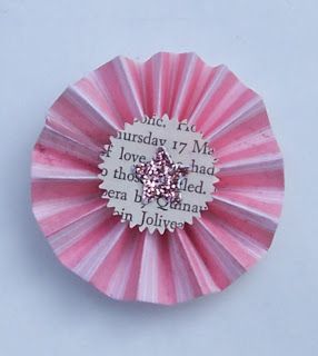 Paper Medallions, Paper Decorations Diy, Scrapbook Embellishments Diy, Pinwheels Paper, Paper Rosettes, Trendy Diy, Embellishment Diy, Diy Papier, Diy Birthday Party