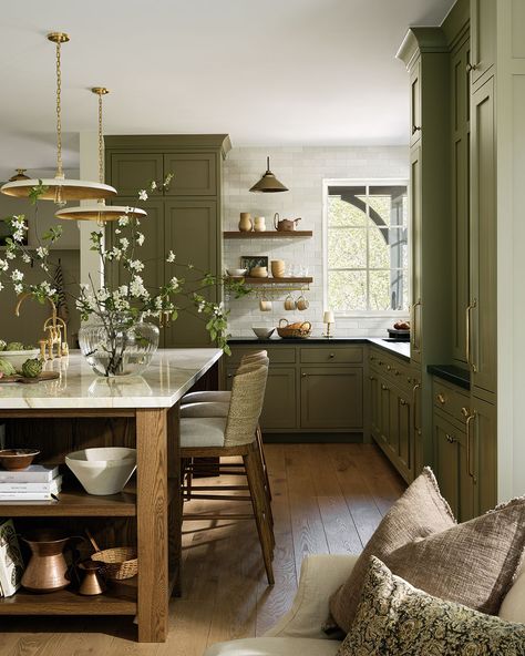 “We were influenced by British design." A Craftsman-Style House Captivates With A Moody Palette, Cozy Rooms And A Stunning Kitchen - Link in Bio. #Houseandhomemag Photo by @patrickbiller Design by @tiffanyleighdesign Country Kitchen Renovation, Moody Palette, Kitchen Renovation Ideas, Cozy Rooms, French Country Kitchens, Craftsman Style House, French Country Kitchen, Stunning Kitchens, Decorating Small Spaces